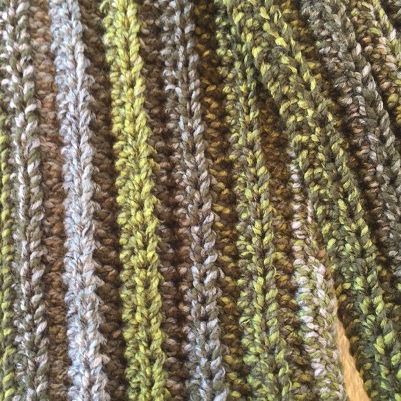 CLEARANCE HANDMADE NWOT CHENILLE GREEN HAND CROCHET SCARF AND BEANIE HAT SET - Picture 4 of 4